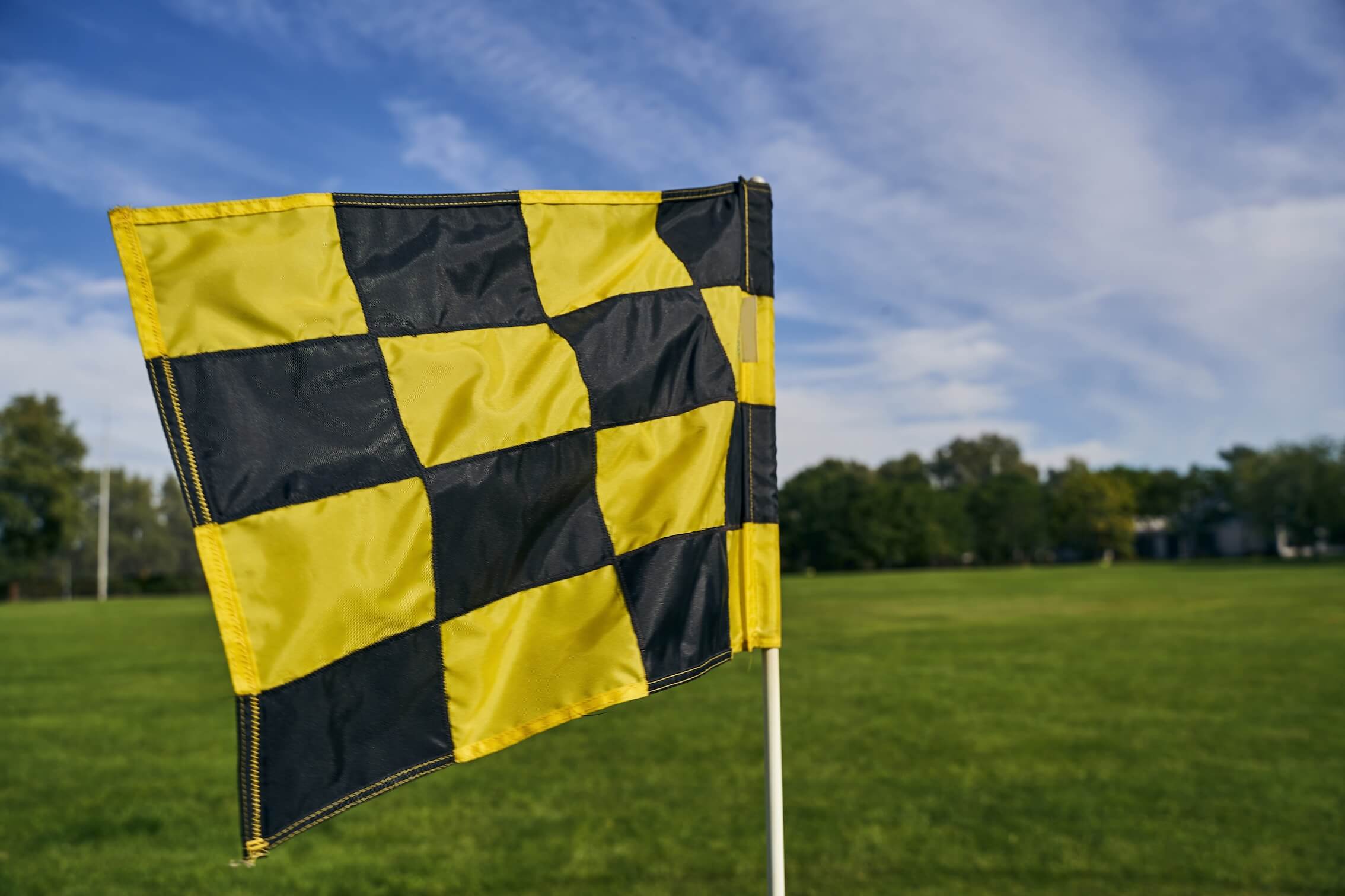 VG Arnsberg: Bauaufsichtsrechtliches Einschreiten gegen eine BVB-Fahne?