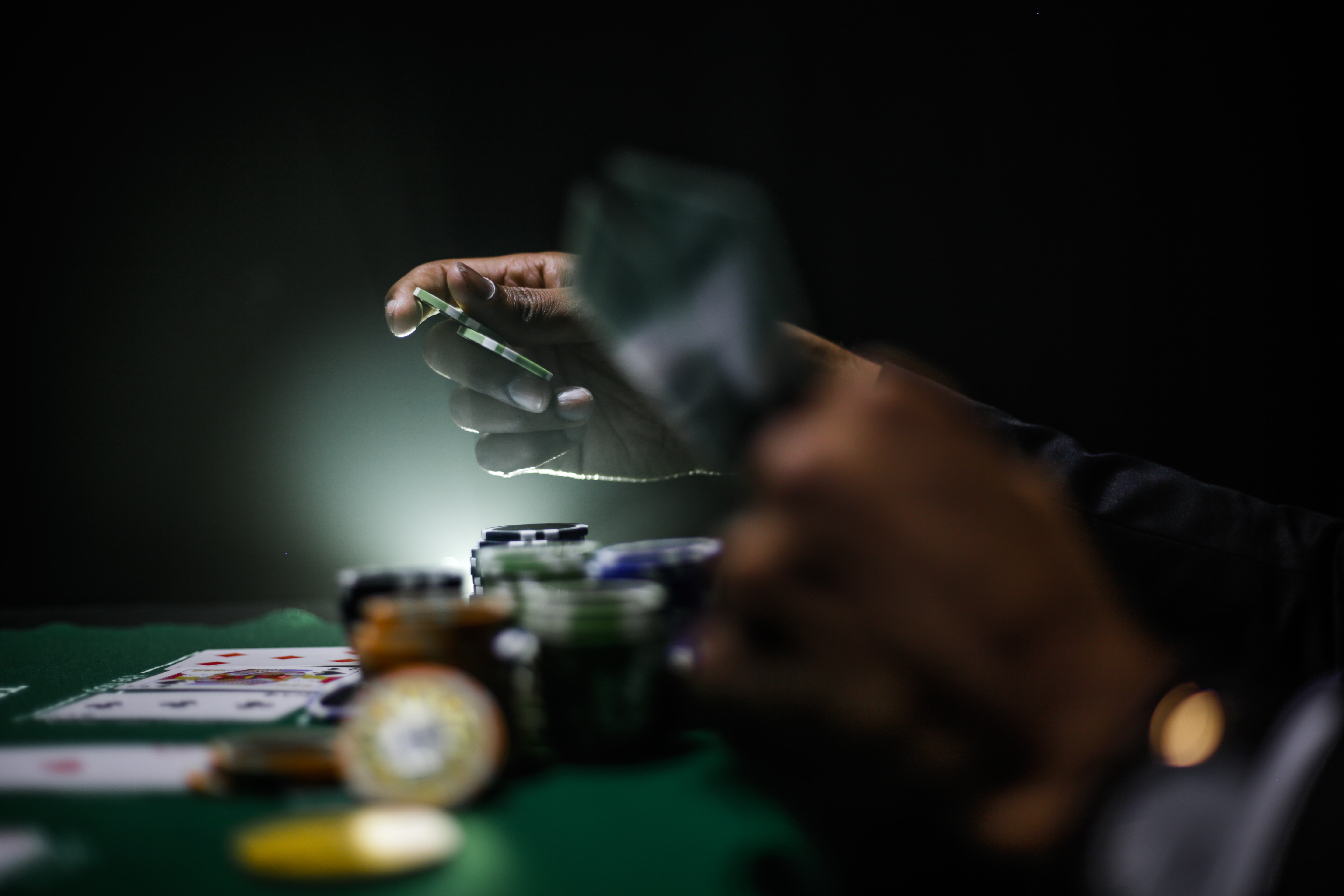 Bereicherungsrecht: 92.000 Euro nach falscher Überweisung im Casino und Bordell verprasst – entreichert?