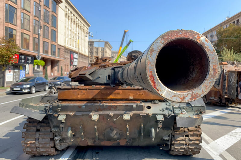VG Berlin zur Protestaktion mit zerstörten Panzer