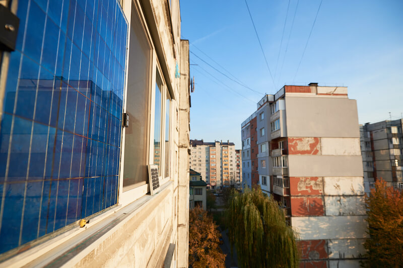 AG Köln zur Interessenabwägung im Mietrecht: Anspruch auf Zustimmung zur Solaranlage am Mietbalkon?