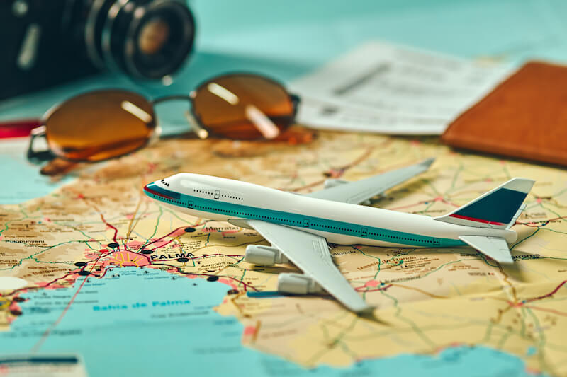 Flugannullierung und Beweislast: E-Mail Versand als ausreichende Information?