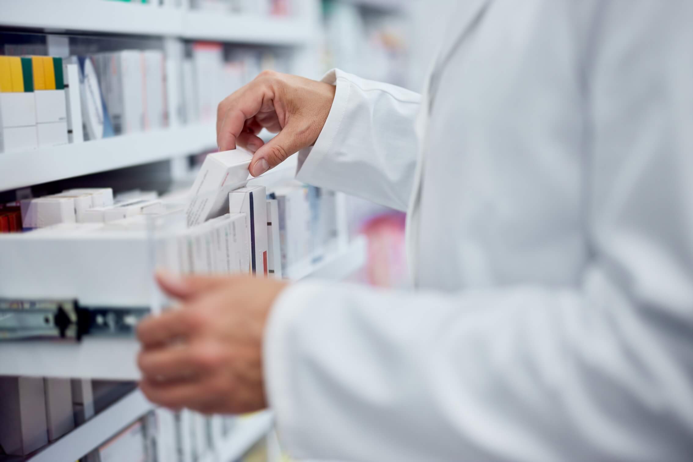 Haftet ein Apotheker für Medikamentenabgabe ohne Rezept?